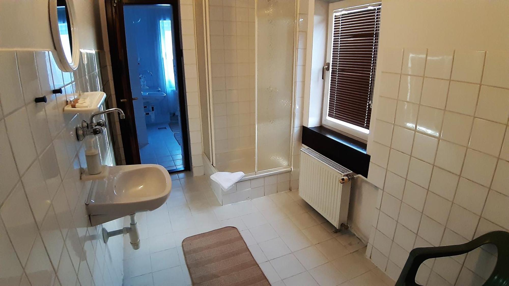 Economy Quadruple Room Private External Bathroom